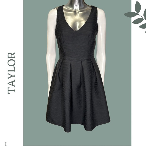 Taylor Women’s Fit & Flare Mini Dress Pleated Skirt Cutout Contrast Zipper Sz 4 - Picture 1 of 10